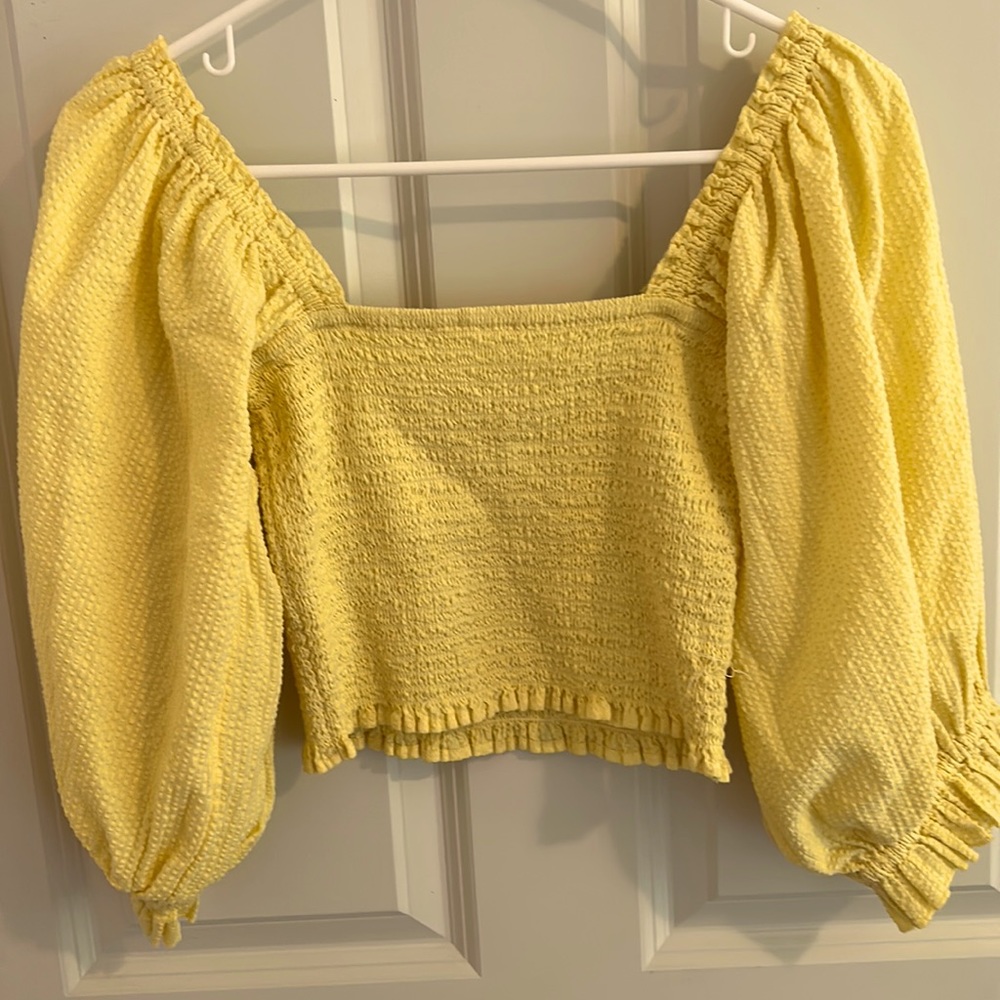 Bill Bon medium long sleeve yellow crop top